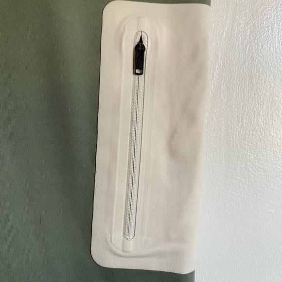 North Face green leggings; barely worn! Size small - Picture 5 of 5